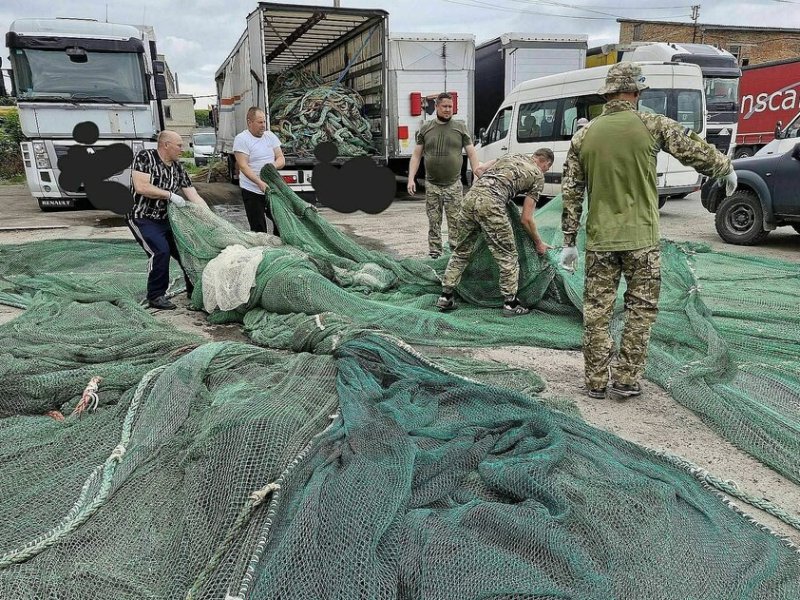 Німецькі рибалки пожертвували Україні сітки для захисту від російських дронів на 100 000 євро