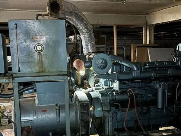 Британські благодійники пожертвували 50-річний генератор для України