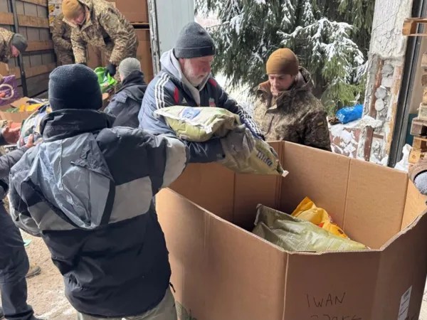 Благодійна організація з Великобританії відправила понад 100 вантажівок гуманітарної допомоги в Україну