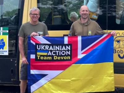 Британські благодійники пожертвували автобус і автомобілі для Харкова