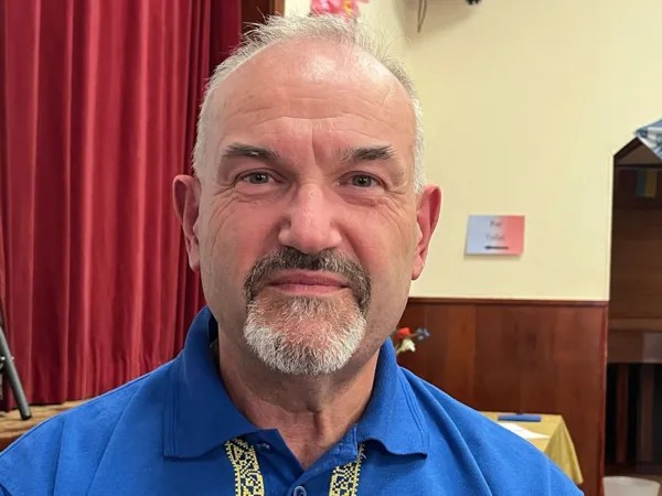 Історія волонтера із Великобританії, який 50 років допомагає українській громаді