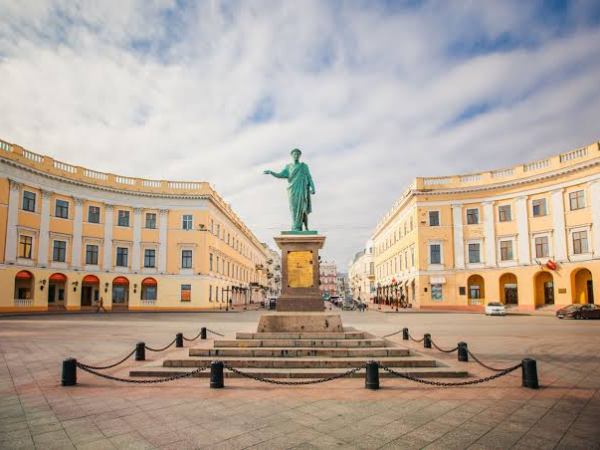 Як в Одесі поступово відмовляються від публічного використання російської мови